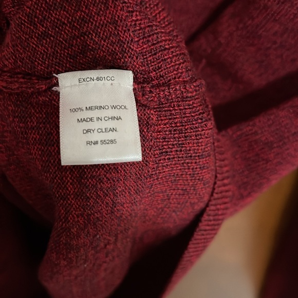 Express Modern Fit Extra Fine Merino Wool Mens V-neck Sweater - Picture 4 of 5